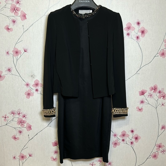 H&M size 2 black blazer, sleeves with metal decor. - Picture 2 of 7
